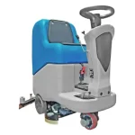 Autolaveuse Autoportée Fiorentini ECOSMART 65 48V 110L : une machine de nettoyage bleue et grise avec des roues. Rendement de 4000 mq/h, autonomie de 4 h, réservoir solution de 110L, vitesse d'avancement de 0-6km/h.