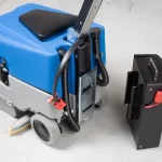 Techniques et performantes, les caractéristiques de l'Autolaveuse Autotractée Fiorentini DELUX 350B 24V 22L.