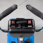 Découvrez les performances de l'Autolaveuse Autotractée Fiorentini DELUX 350B 24V 22L avec un rendement jusqu'à 1750 m2/h et une dépression de 130 mBar.