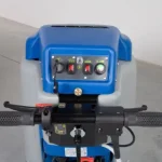 écouvrez les performances de l'Autolaveuse Autotractée Fiorentini DELUX 43B 24V 45L avec un rendement jusqu'à 1500 m2/h et un niveau de bruit de 72 dB.
