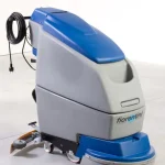 L'Autolaveuse Autotractée Fiorentini DELUX 43E 220V 45L offre une capacité de réservoir de 45 ltr et une dépression de 1500 mmH2O pour un nettoyage efficace.