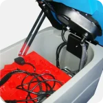 Machine de nettoyage de sols bleue et grise, Autolaveuse Autotractée Fiorentini GIAMPY, avec des caractéristiques techniques impressionnantes.