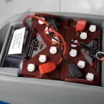 Améliorez votre efficacité de nettoyage avec l'autolaveuse autotractée Fiorentini DELUX 55B 24V 45L : une machine dotée d'un moteur des brosses de 650 W et d'un moteur d'aspiration de 550 W.