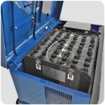 Fiorentini Balayeuse Autoportée S 34 Diesel 230L : Avec une capacité de 230L, une vitesse d'avancement de 0-7 km/h et une largeur de travail totale de 145 cm. Parfaite pour une surface jusqu'à 11750 mq/h.