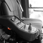 Fiorentini Balayeuse Autoportée S 150 Diesel 1000L : la solution efficace pour le nettoyage des grandes surfaces. Grande capacité de 1000L et autonomie de 5,5 heures.