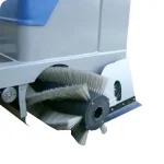 Fiorentini Balayeuse Autoportée S 150 Diesel 1000L : une machine performante avec une capacité de 1000L, réservoir diesel de 46L et une autonomie de 5,5 heures. Idéale pour les professionnels !
