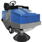 Fiorentini Balayeuse Autoportée S 32 Diesel 200L, La balayeuse autoportée S 32 Diesel 200L de Fiorentini est la solution idéale pour les grandes surfaces. Avec une capacité de bac de vidange de 200L et une largeur de travail de 135 cm, elle offre une performance exceptionnelle jusqu'à 7100 mq/h.