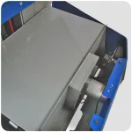Découvrez la balayeuse autoportée S 34 Diesel 230L de Fiorentini ! Avec une capacité de bac de vidange de 230L et une vitesse d'avancement de 0-7 km/h, elle est idéale pour entretenir de grandes surfaces. Son moteur Kubota assure une performance optimale. Largeur de travail de 145 cm, pente maximale de 12% et rayon de braquage de 163 cm sont quelques-unes de ses caractéristiques. Filtre panneau de 7 m² pour une filtration efficace. Dimensions de la machine : 215 x 118,5 x 147 cm, poids de 760 kg.