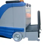 Besoin d'une balayeuse autoportée performante? Découvrez notre modèle MINI SWEEPER 24V 33L de Fiorentini avec une surface filtrante de 3 m² et un poids de 110 kg. Qualité et fiabilité assurées.