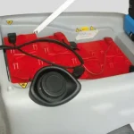 Autolaveuse Autoportée Fiorentini ECOSMILE 100 48V 150L : Rendement 5750 mq/h, autonomie 5h, capacité réservoir 150L, largeur utile 960mm, poids machine 178kg.