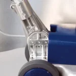 Avec une hauteur de passage moteur de 330 mm et un poids de 51 Kg, la Monobrosse WIRBEL C 150 L 22 220V est l'outil idéal pour un nettoyage professionnel et efficace.