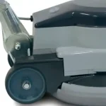 Optez pour la monobrosse WIRBEL L 133 220V, équipée d'un moteur de 550 W et d'une pression de brosse de 36,7 g/cm². Largeur de travail de 330 mm pour un nettoyage efficace.