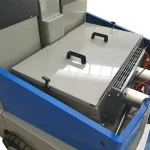 Fiorentini Balayeuse Autoportée S 38 Diesel 350L, Fiorentini vous présente la balayeuse autoportée S 38 Diesel 350L. Avec une vitesse d'avancement de 0-8km/h et une hauteur de décharge de 1490 mm, elle est idéale pour les grandes surfaces. Moteur Kubota et capacité de bac de vidange de 350L.